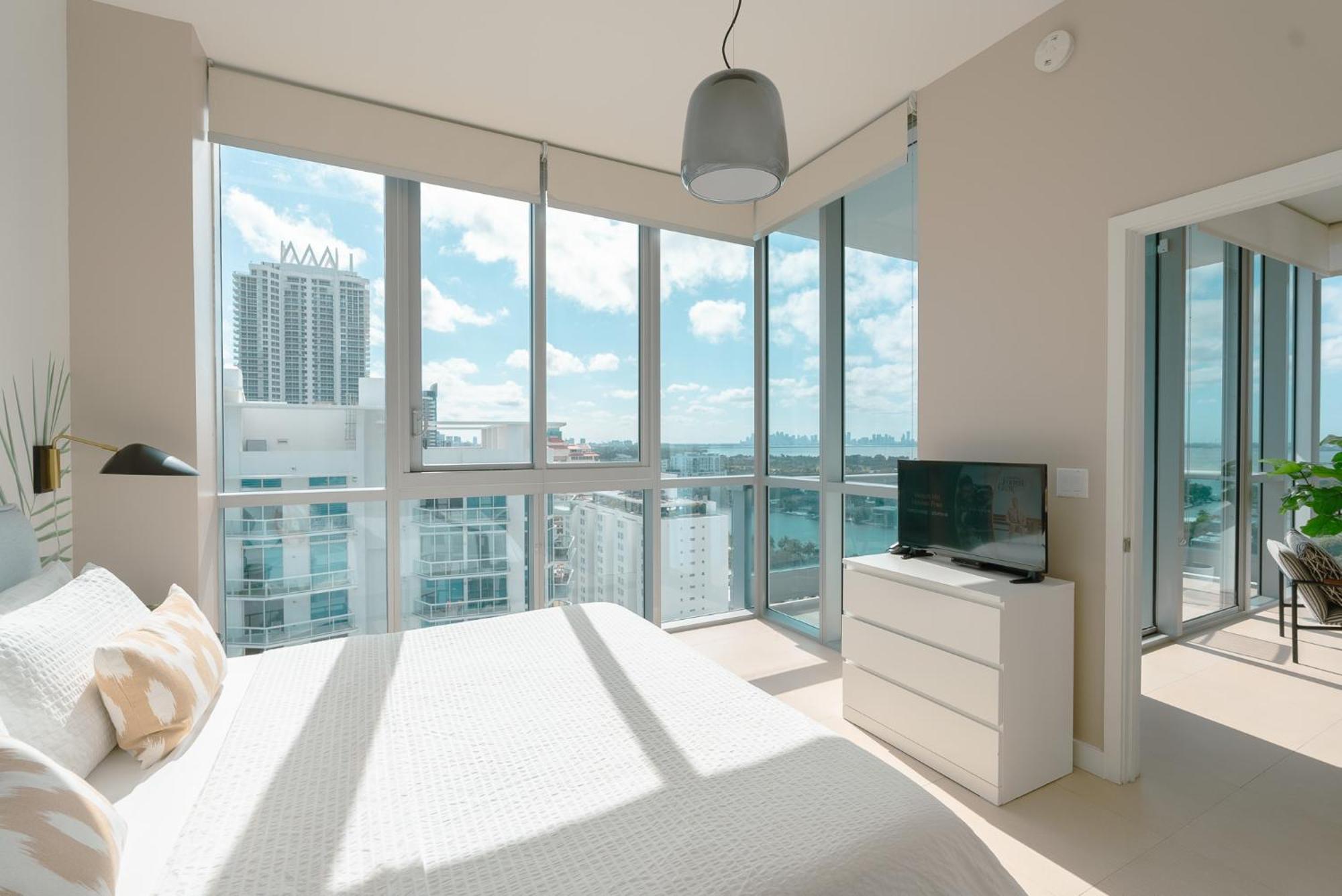 Monte Carlo Miami Beach Room photo