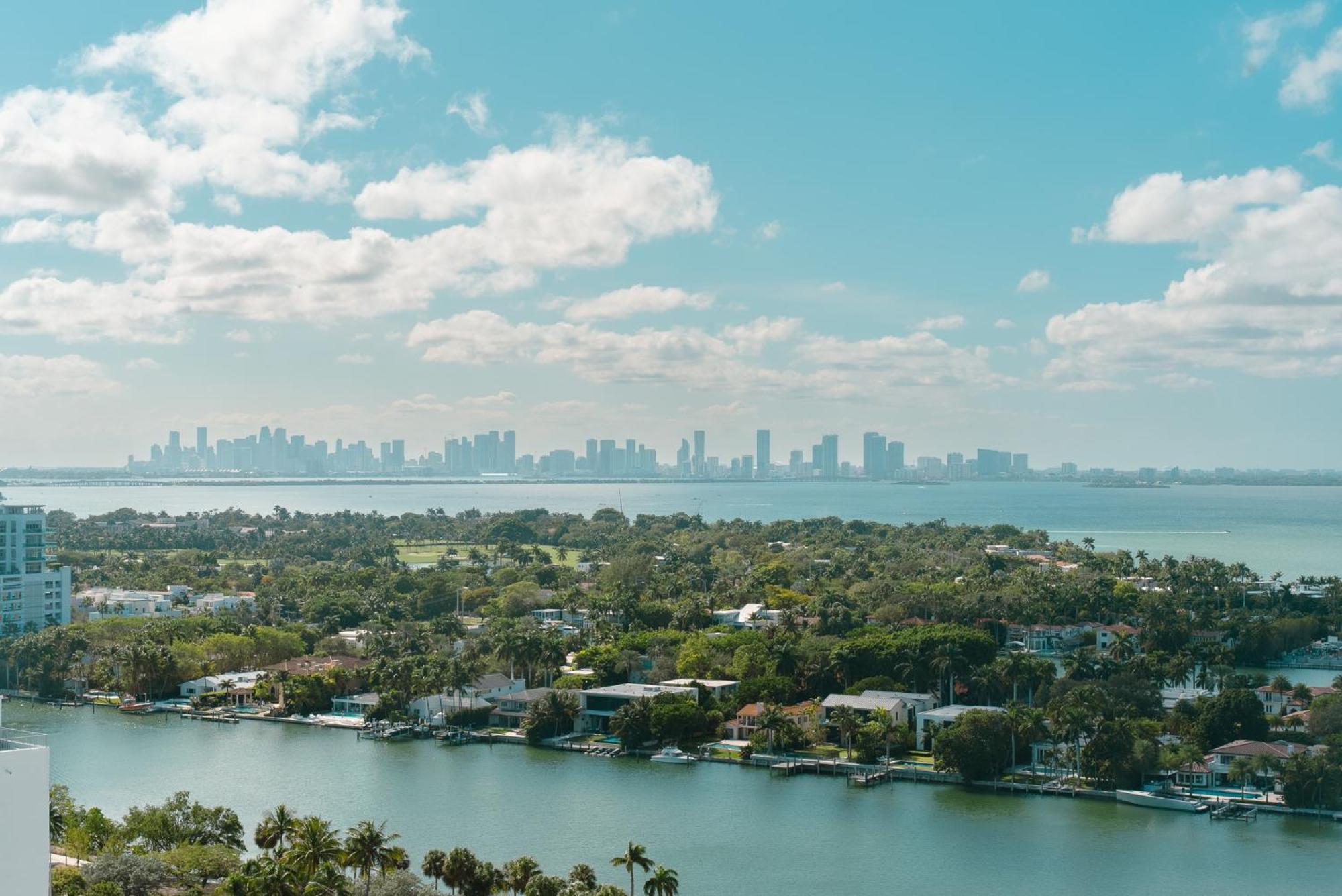Monte Carlo Miami Beach Room photo