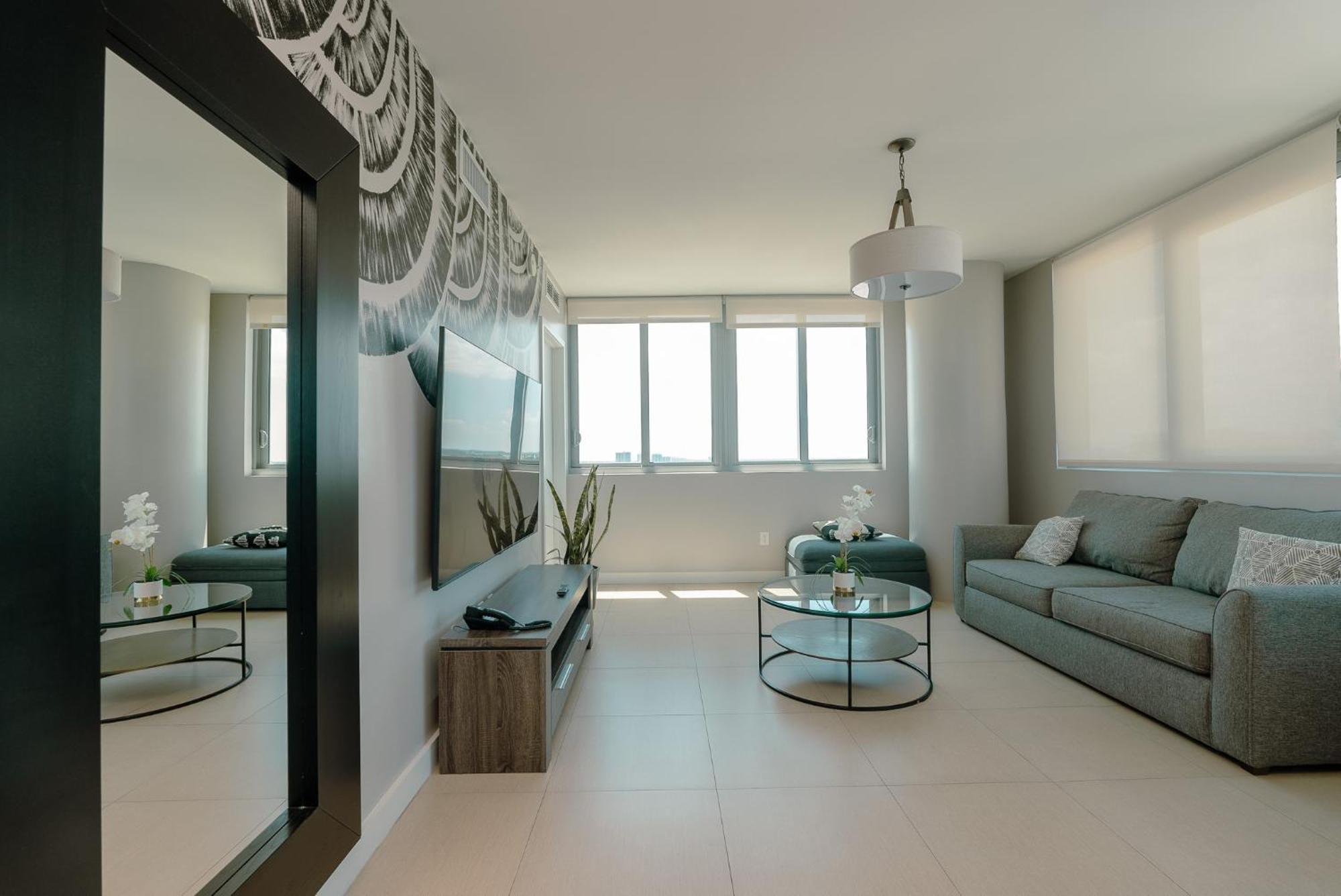 Monte Carlo Miami Beach Room photo