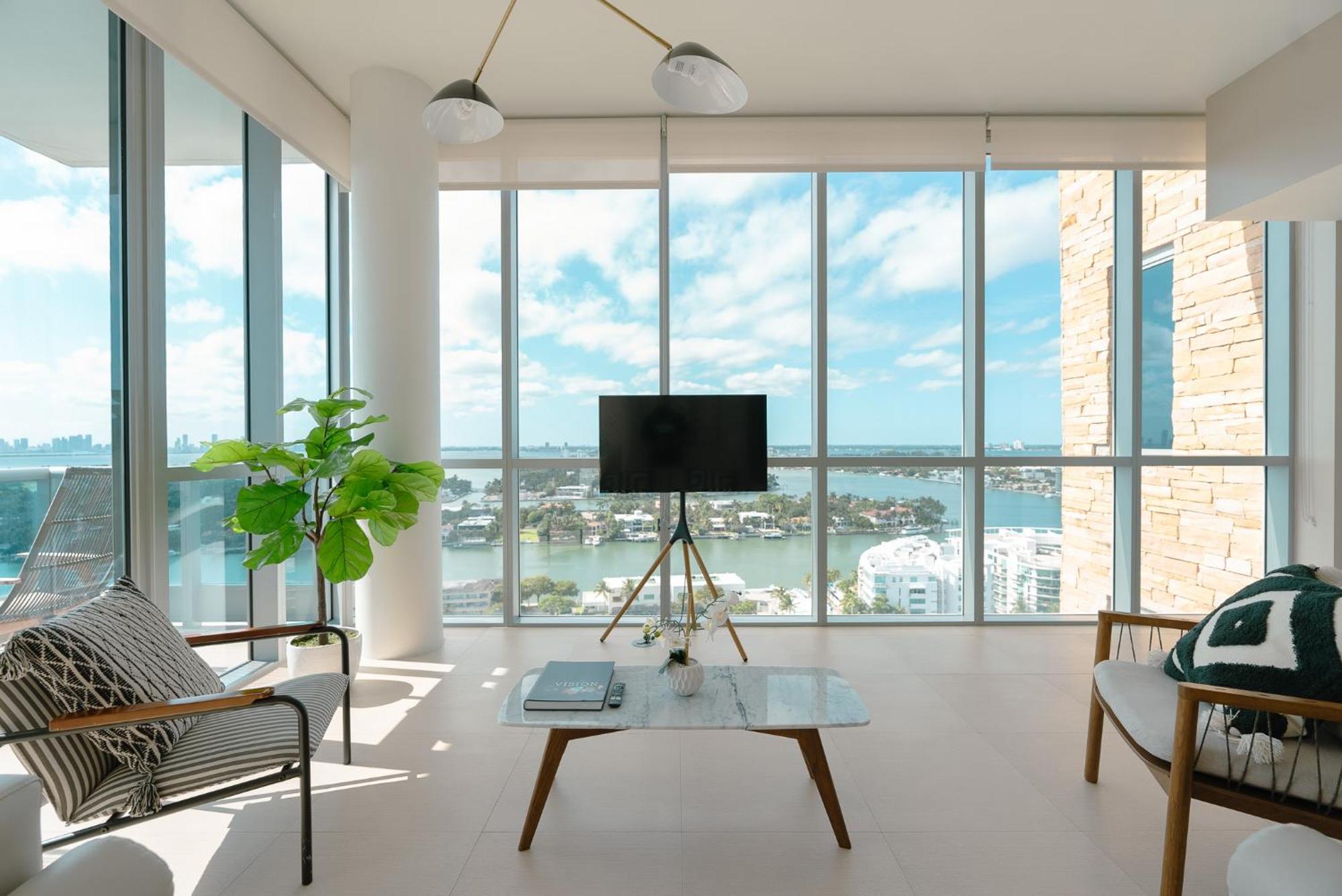 Monte Carlo Miami Beach Room photo