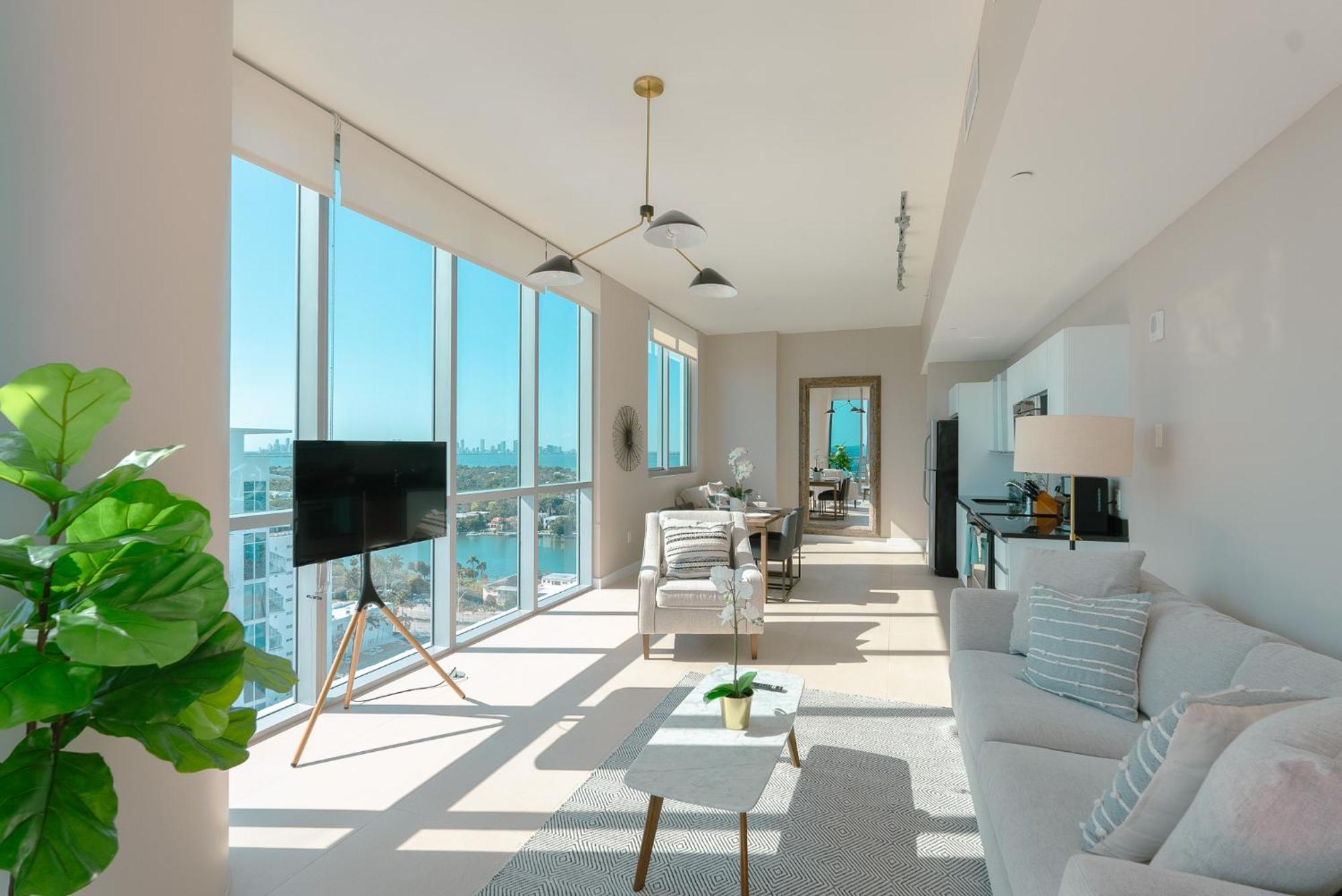 Monte Carlo Miami Beach Room photo