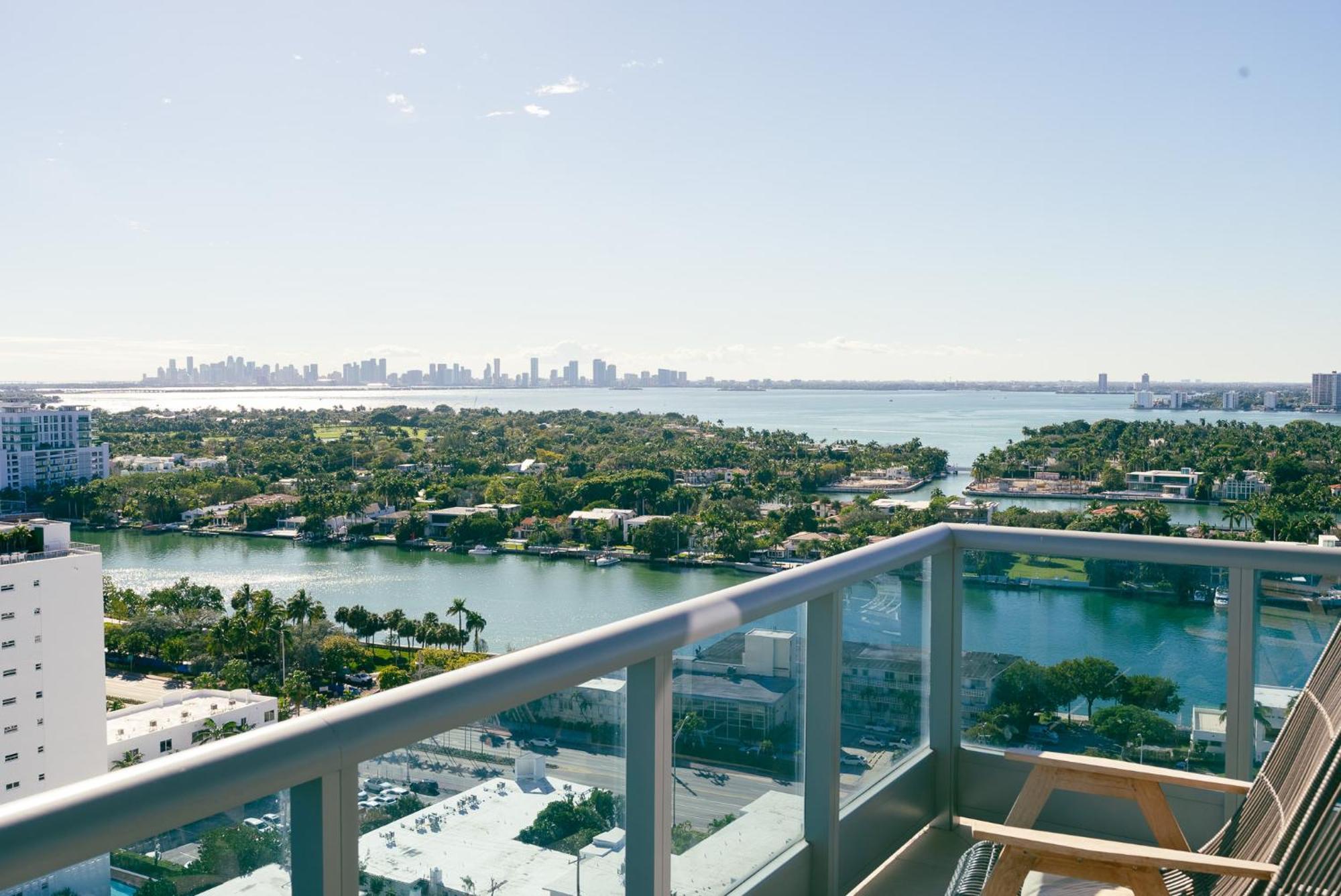 Monte Carlo Miami Beach Room photo