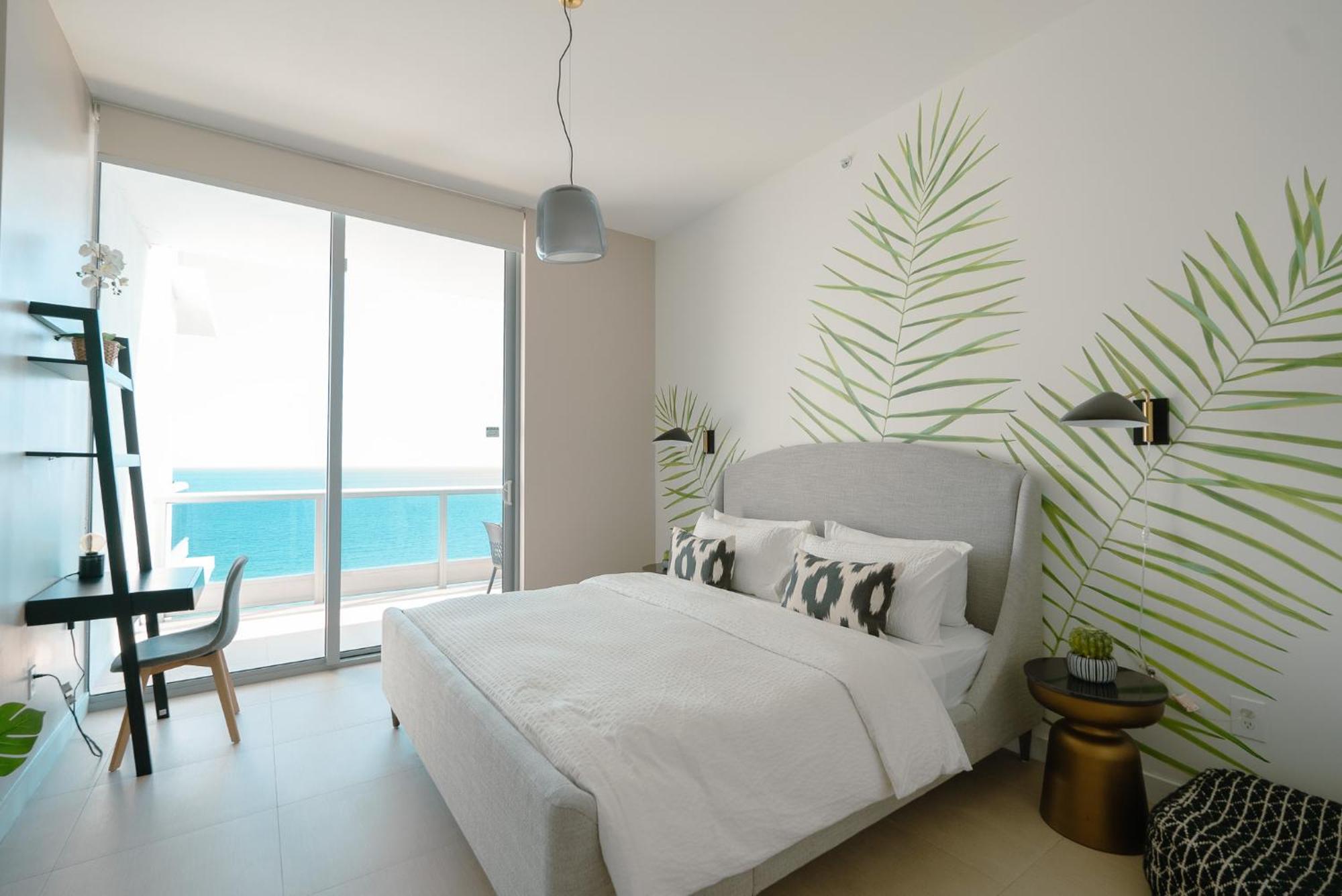 Monte Carlo Miami Beach Room photo
