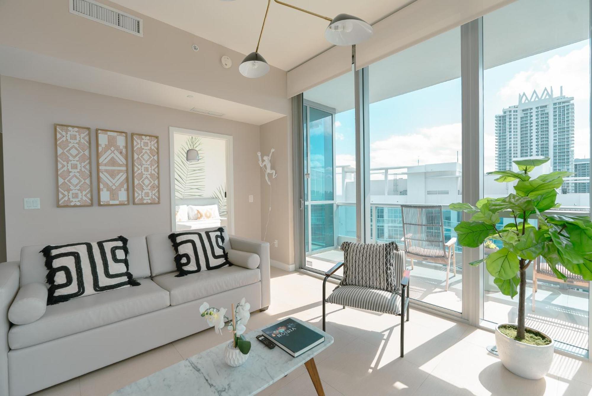 Monte Carlo Miami Beach Room photo