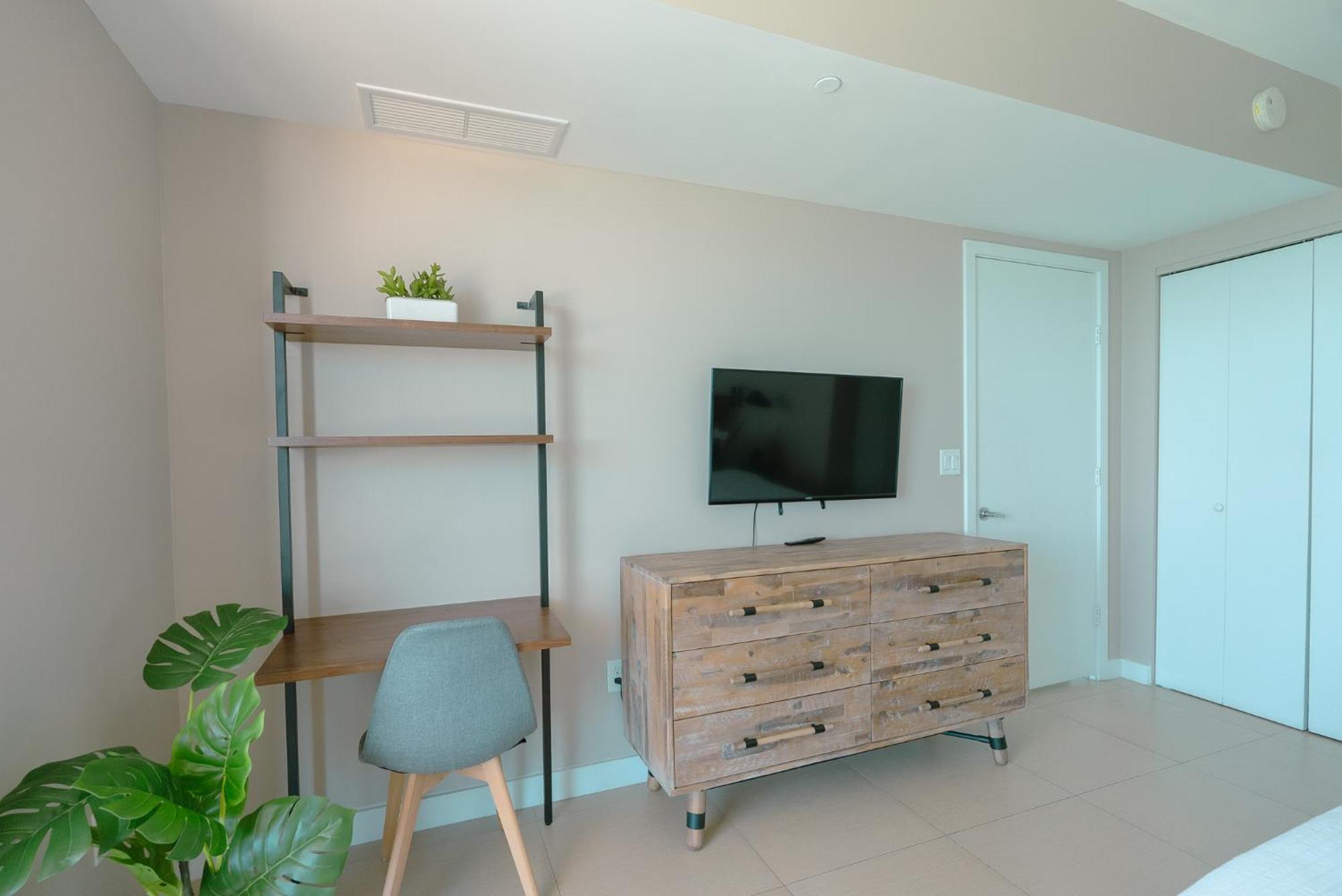 Monte Carlo Miami Beach Room photo