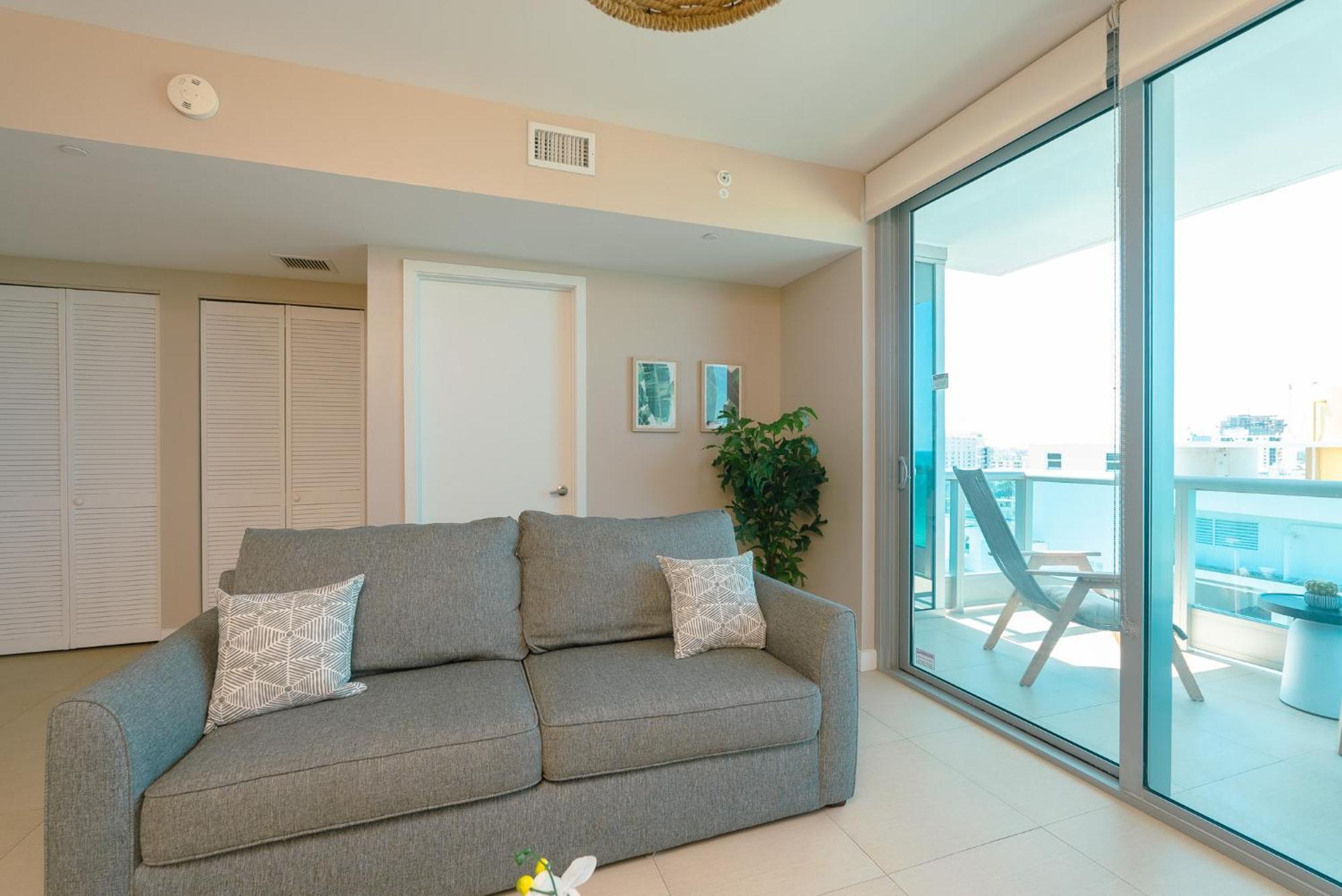 Monte Carlo Miami Beach Room photo