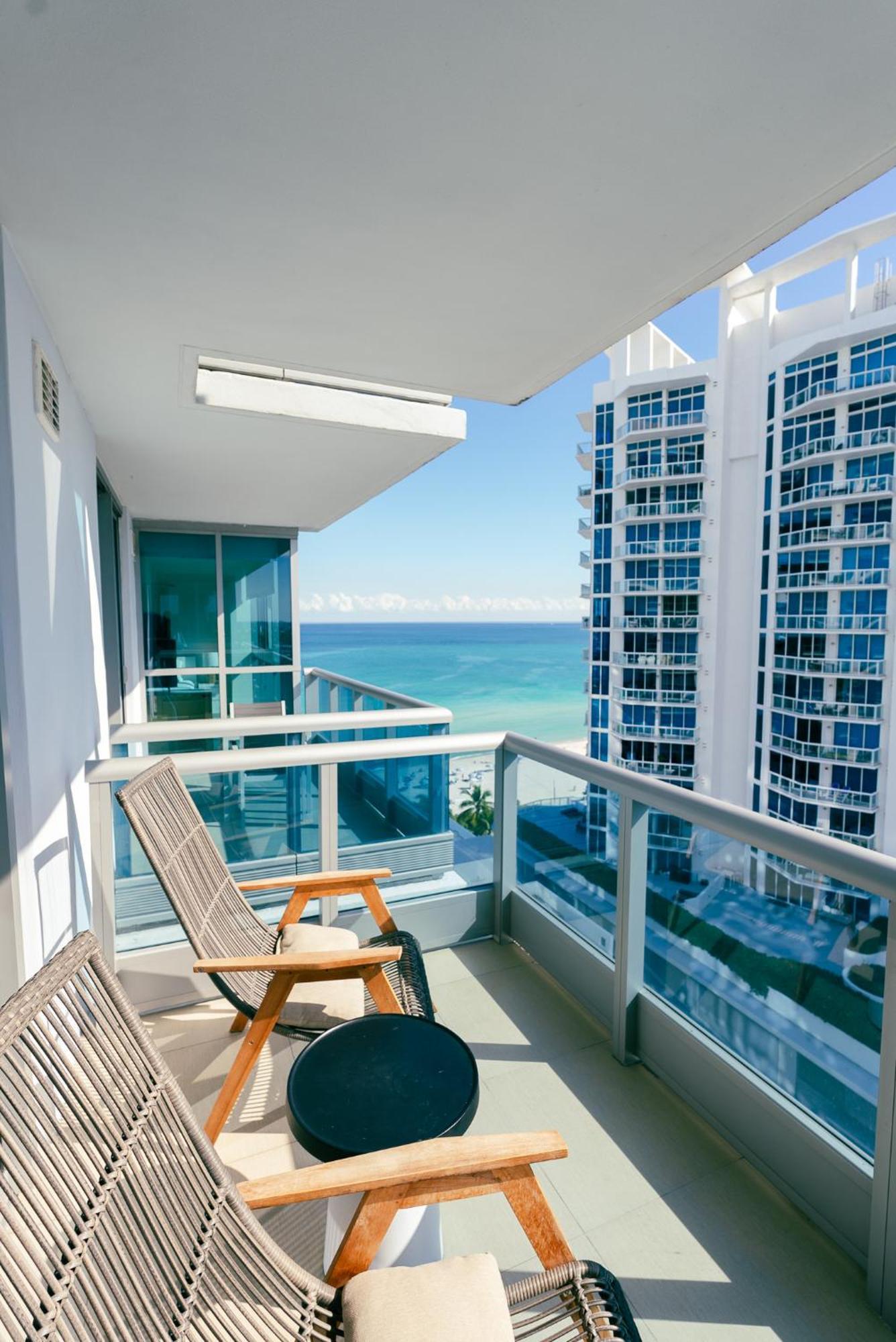 Monte Carlo Miami Beach Room photo