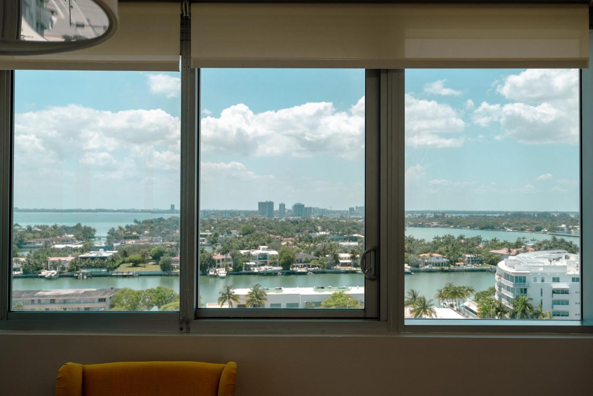 Monte Carlo Miami Beach Room photo