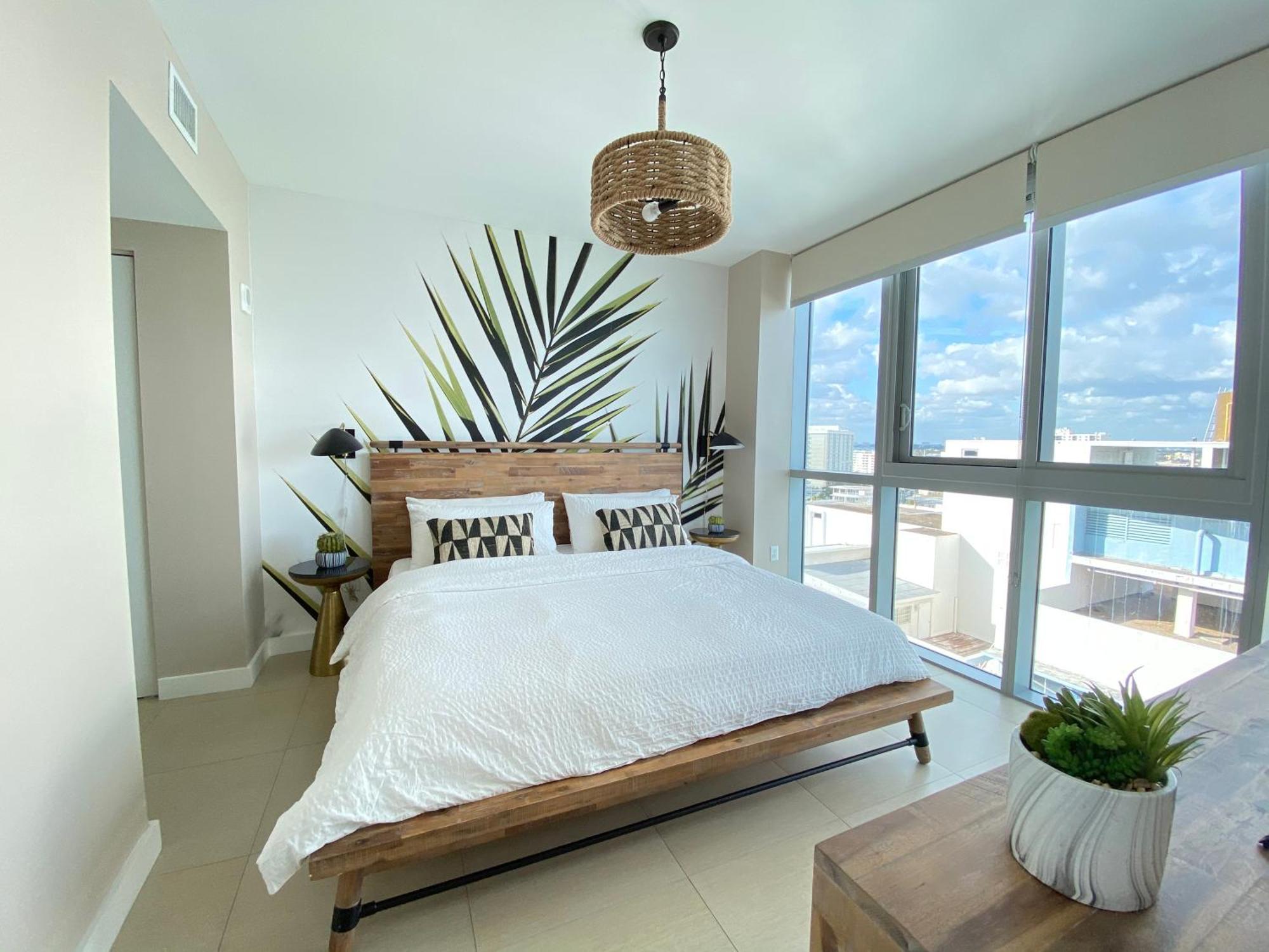 Monte Carlo Miami Beach Room photo